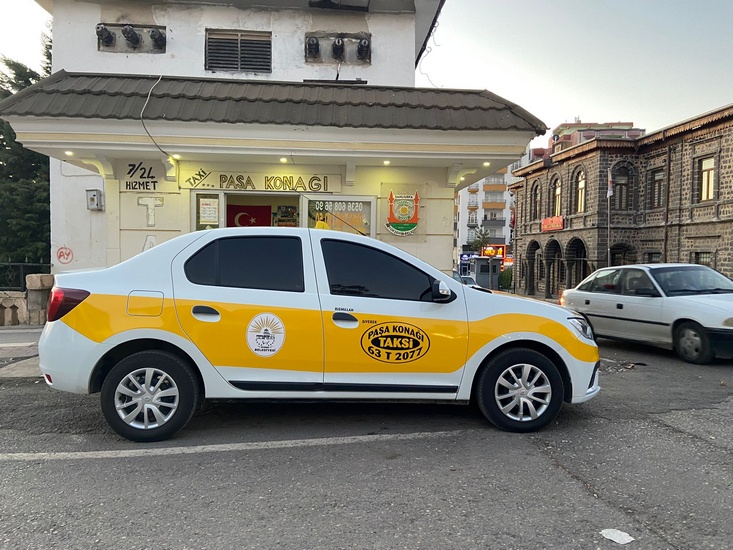 Siverek Paşa Konağı Taksi aracı